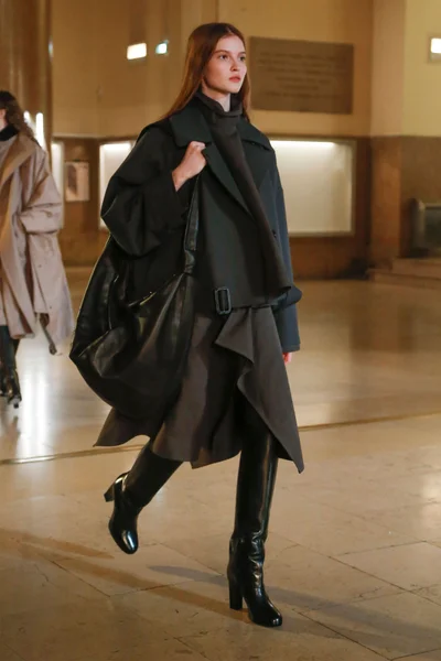 Look 2